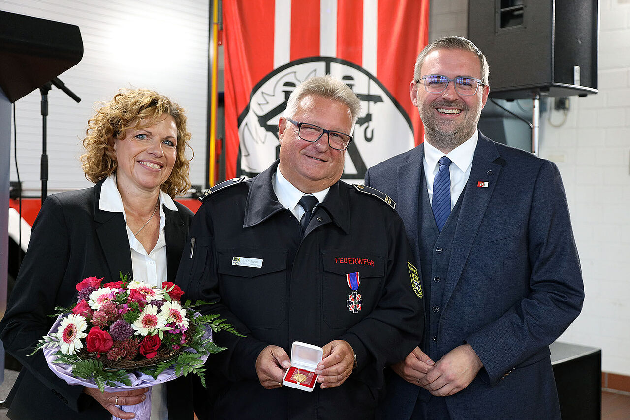 Goldene Münze für Bernd Eckhardt – Feuerwehrchef geht in den Ruhestand