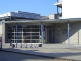 Foto zeigt den Eingang der Stadtbibliothek
